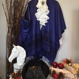 💙  NWOT REVERSIBLE SHAWL